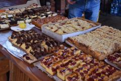 3-Zdjecie-przedstawia-ciasta-deserowe